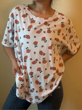 Disney White Strawberry Mickey & Minnie Short Sleeve Tee
